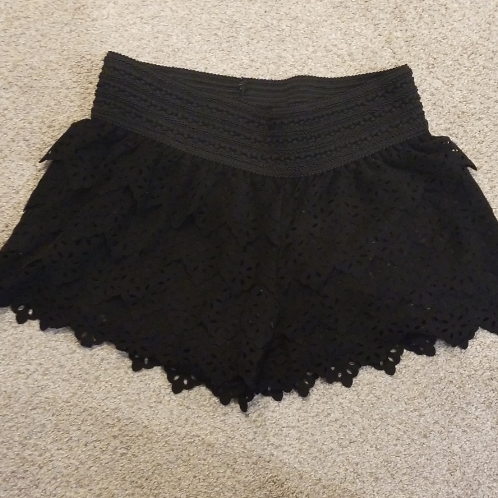 Womens dressy tiered black shorts size small